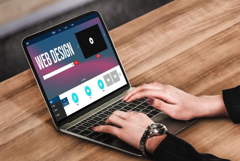 Oprogramowanie do projektowania stron internetowych zapewnia modne szablony dla handlu detalicznego online